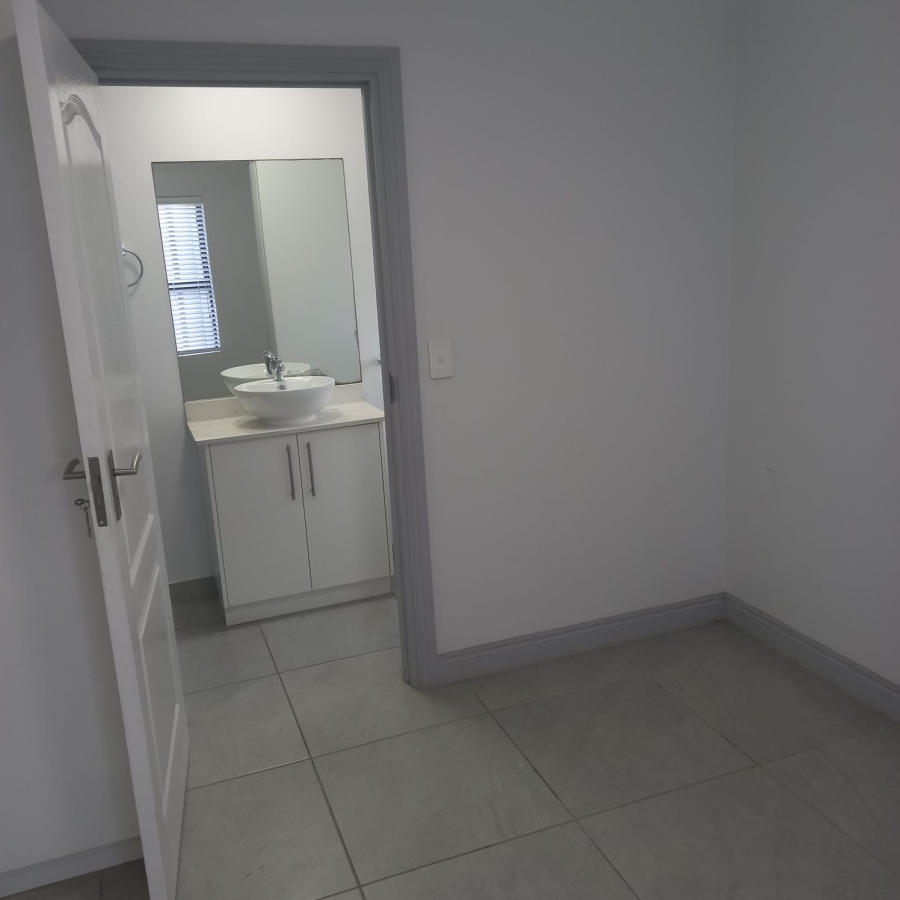 To Let 3 Bedroom Property for Rent in Island View Western Cape